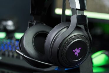 Recenzja słuchawek Razer ManO'War - headset z fioletowym podświetleniem