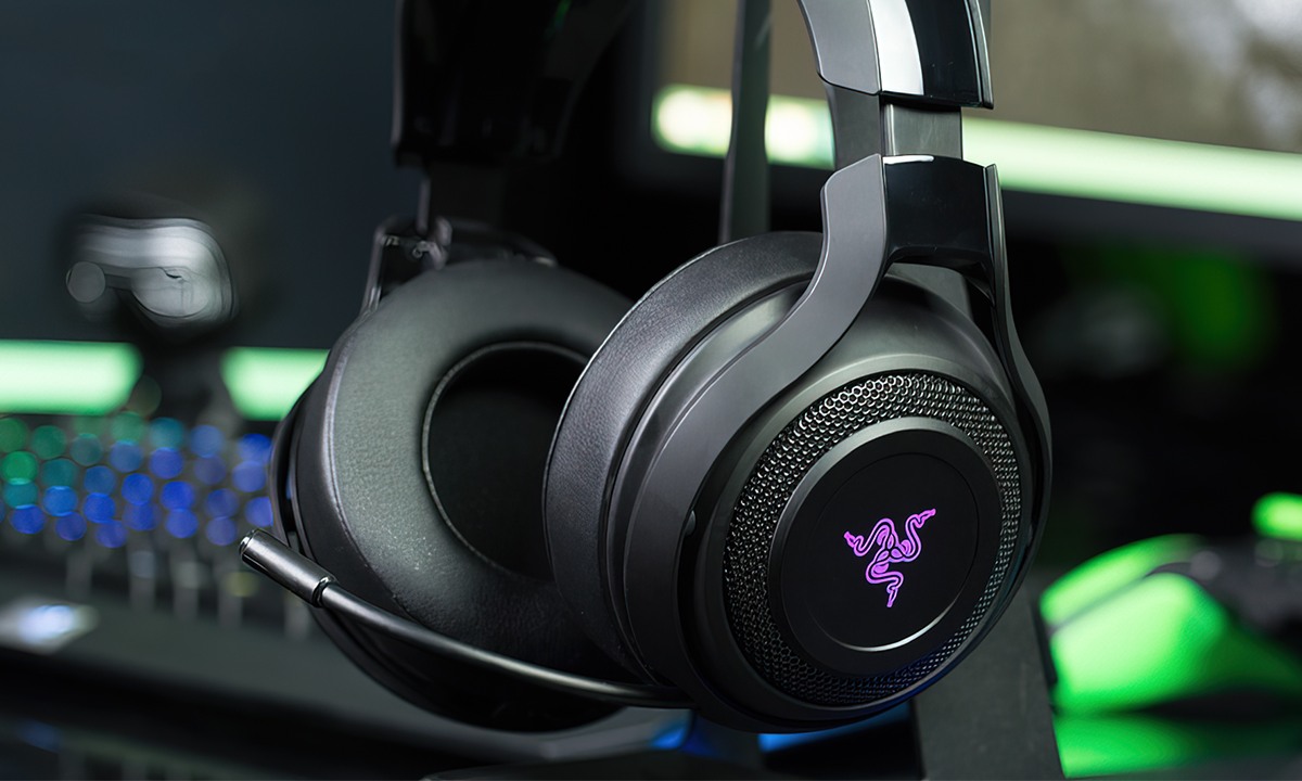 Recenzja słuchawek Razer ManO'War - headset z fioletowym podświetleniem