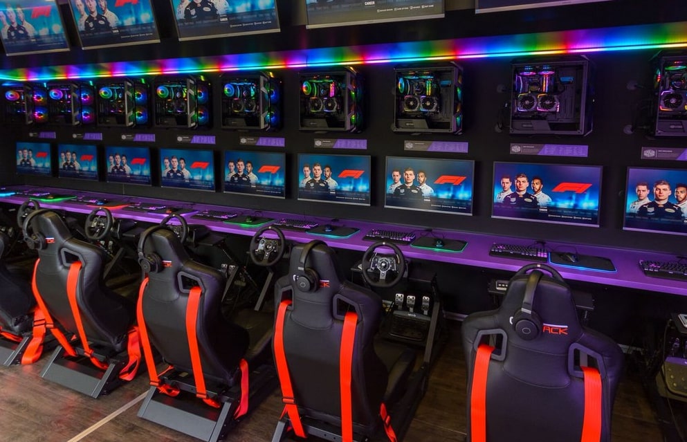 Fotele do simracingu w ciężarówce Cooler Master