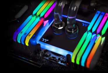 Pamięci Thermaltake ToughRAM XG RGB zamontowane na płycie głównej