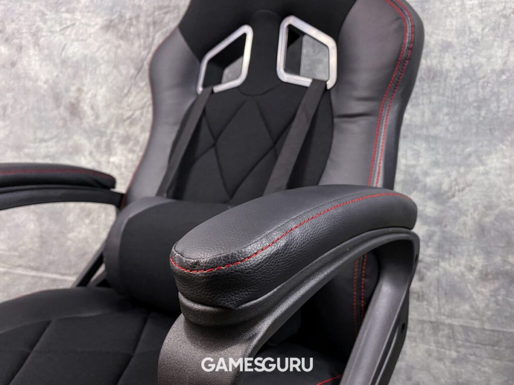 Recenzja fotela gamingowego Genesis Nitro 330 i podłokietnik obity piankową poduszką
