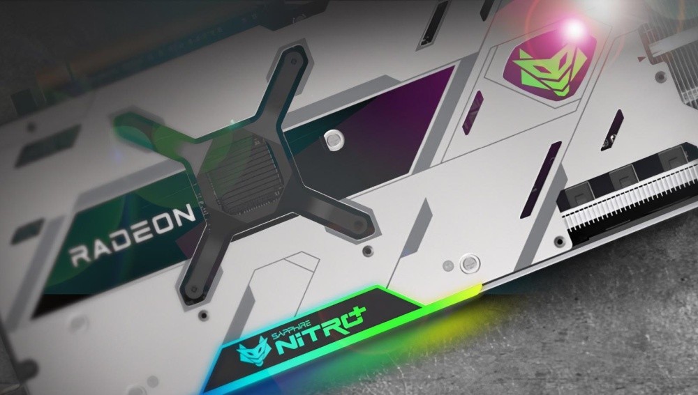 Grafika promocyjna karty Radeon RX 6900 XT Nitro SE z ujęciem na backplate