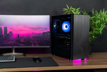 Cooler Master MB600L V2 na biurku