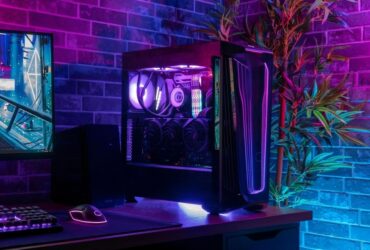 Cooler Master MasterBox 540 na biurku