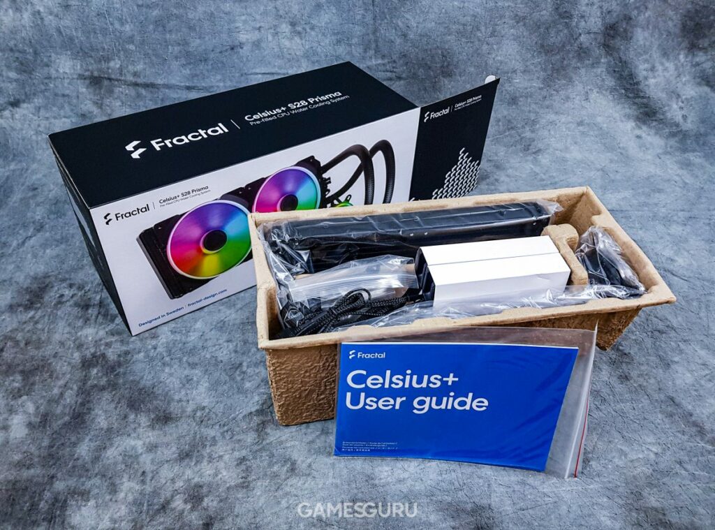 Wnętrze pudełka Fractal Celsius+ S28 Prisma