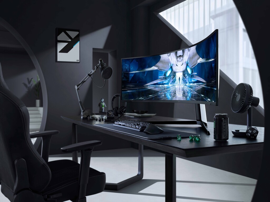 Wygląd monitora Samsung Odyssey Neo G9 na stanowisku