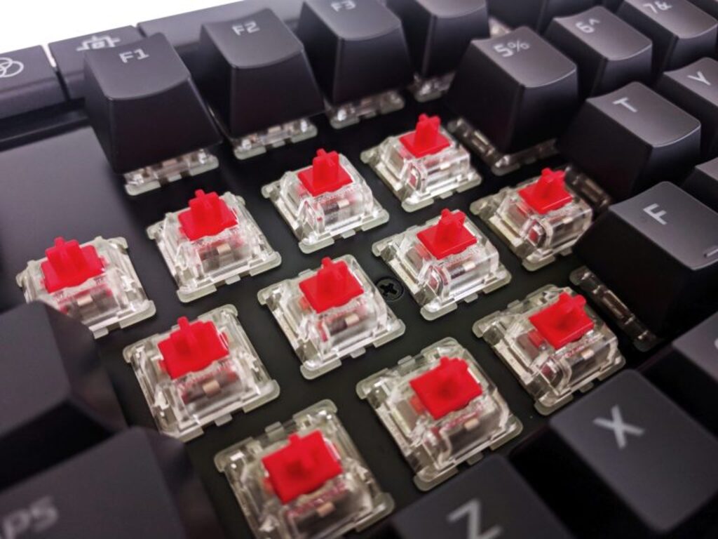 Test HyperX Alloy Elite RGB - przełączniki mechaniczne Cherry MX Red