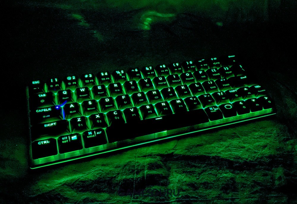 Test klawiatury Cooler Master SK622 - oświetlenie w ciemnym pomieszczeniu