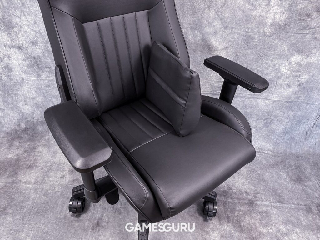 Poduszka lędźwiowa w fotelu Genesis Nitro 950