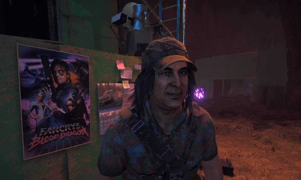 Reżyser Guy Marvel w Far Cry 5 z plakatem Far Cry 3: Blood Dragon w tle