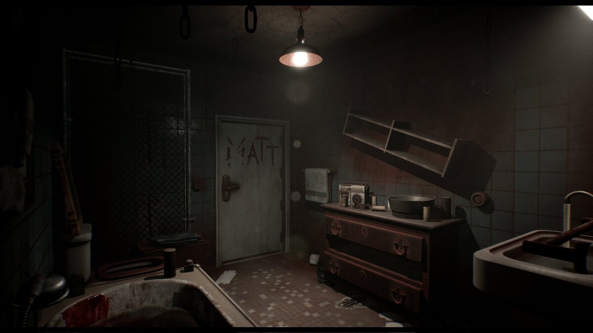 Łazienka z gry Oxide Room 104 z namalowanym krwią na drzwiach napisem "MATT"