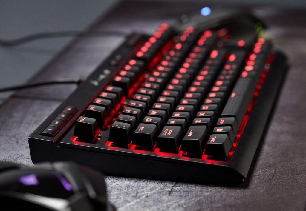 Test Corsair K63 - prezentacja klawiatury