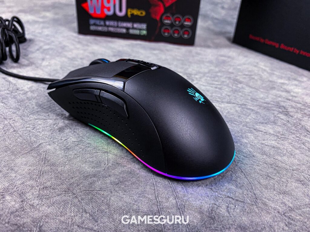 Test i recenzja A4Tech Bloody W90 Pro z włączonym podświetleniem RGB