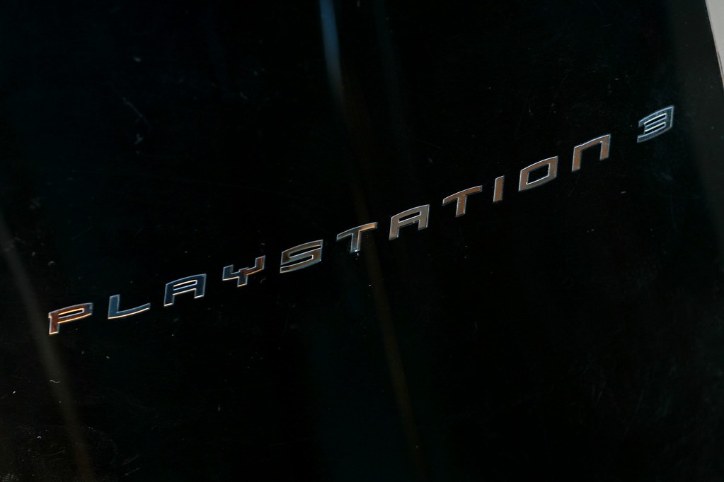 napis na konsoli PS3
