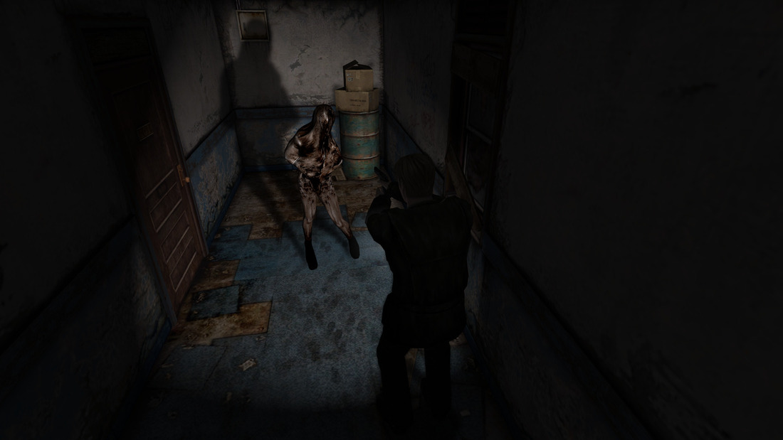 Silent Hill 2 Enhanced Edition korytarz z zombie