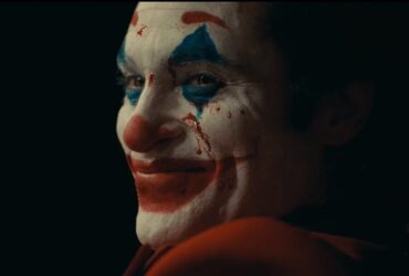 Joker (2019) Joker z krwią na twarzy