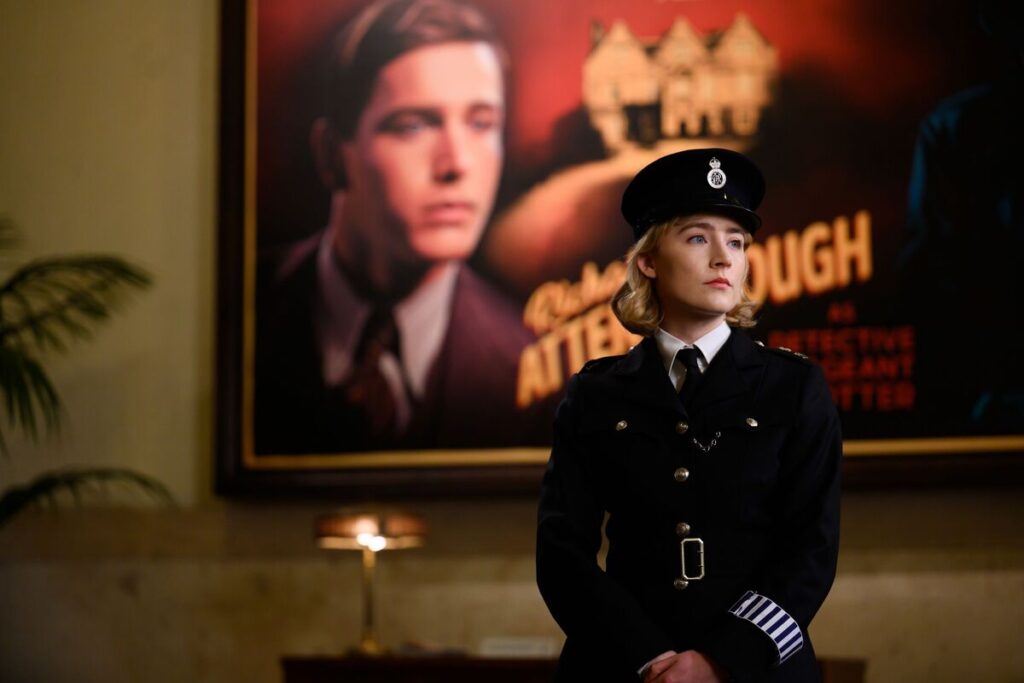 Saoirse Ronan w filmie Patrz jak kręcą