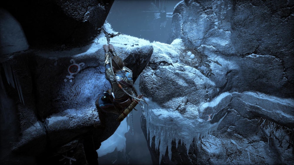 Atreus wspinający się po lodowych skałach