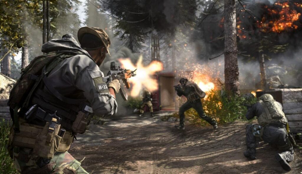 Dwóch żołnierzy strzelających do dwóch przeciwników w leśnej scenerii w grze Call of Duty: Modern Warfare.