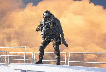 Ghost stojący na podeście statku w Call of Duty: Modern Warfare 2