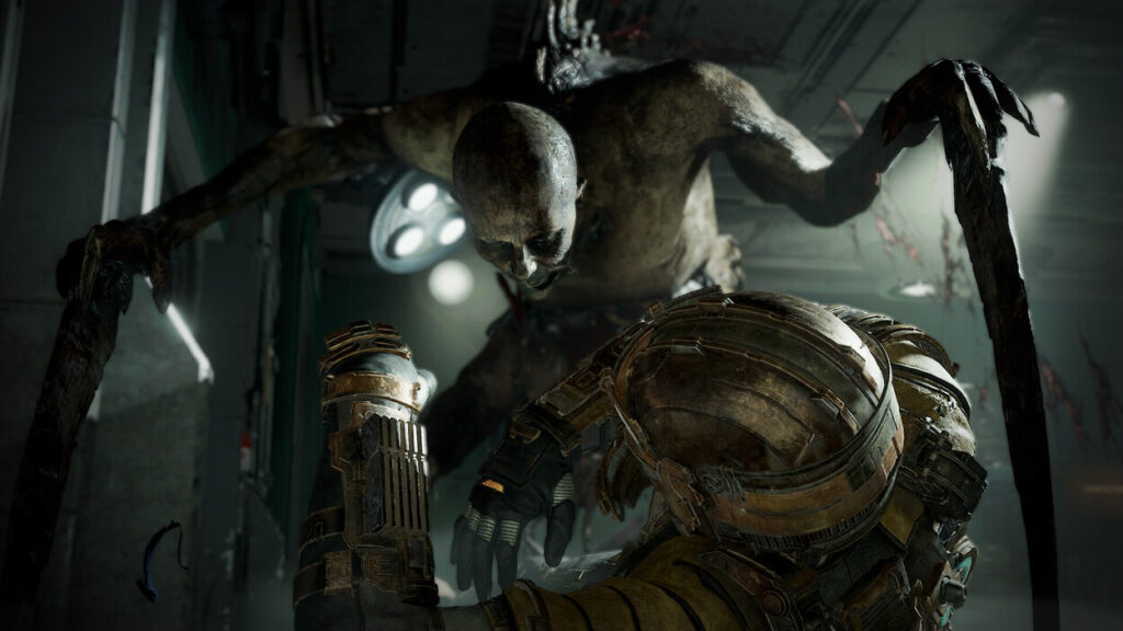 Główny bohater Dead Space Remake walczący z potworem w zwarciu