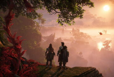 Aloy z towarzyszem na wzgórzu obok drzewa w grze Horizon Forbidden West