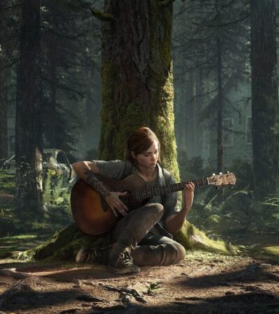 Ellie grająca na gitarze w lesie oparta o drzewo w The Last of Us Part 2