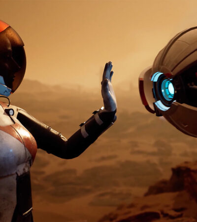 Astronautka podnosi dłoń w stronę okrągłego latającego robota