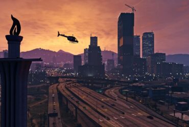 Helikopter lecący nad Los Santos przy zachodzie słońca w GTA 5