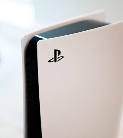 Biała konsola PlayStation 5