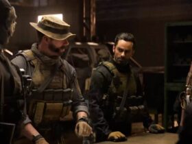 Czterech bohaterów z Call of Duty: Modern Warfare 2 rozmawiających przy stole