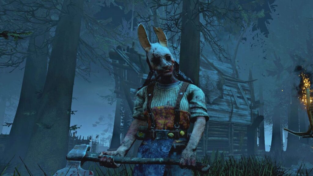 Antagonista w masce królika w lesie z Dead By Daylight