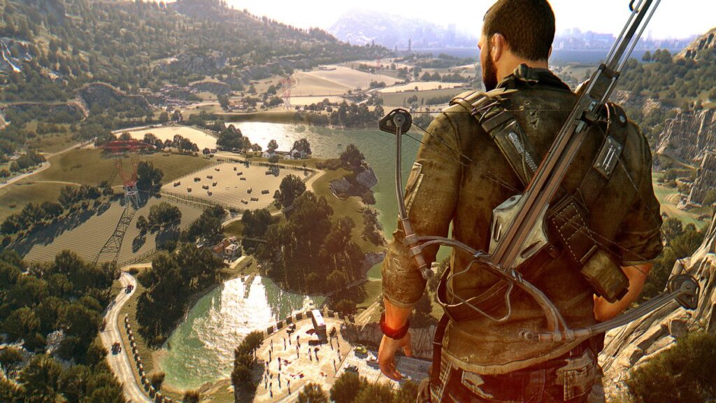 Główny bohater Dying Light stoi na wzgórzu z kuszą na plecach nad mapą dodatku The Following
