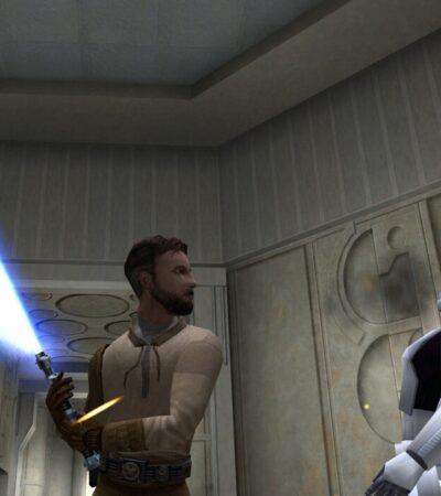 Rycerz Jedi atakujący klona mieczem świetlnym w Star Wars Jedi Knight