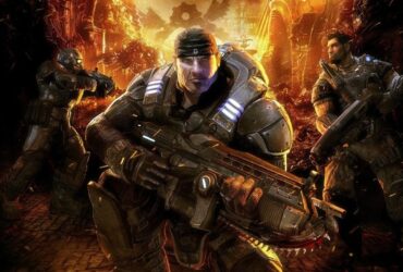 Główny bohater Gears of War na tle kolegów z drużyny, którzy walczą z przeciwnikami