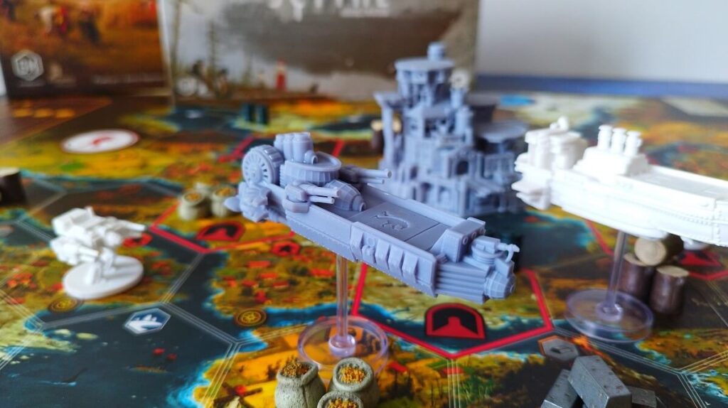 Drukowanie 3D gry planszowe Statki do Scythe, za stworzenie odpowiada Meeple Forge