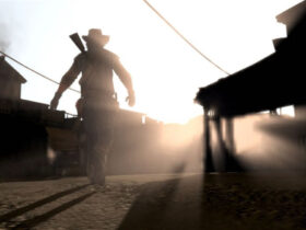 John Marston spaceruje przez miasto