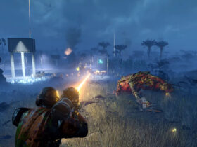 Gracz Helldivers 2 strzelający z ogromnej broni laserwowej w nocy