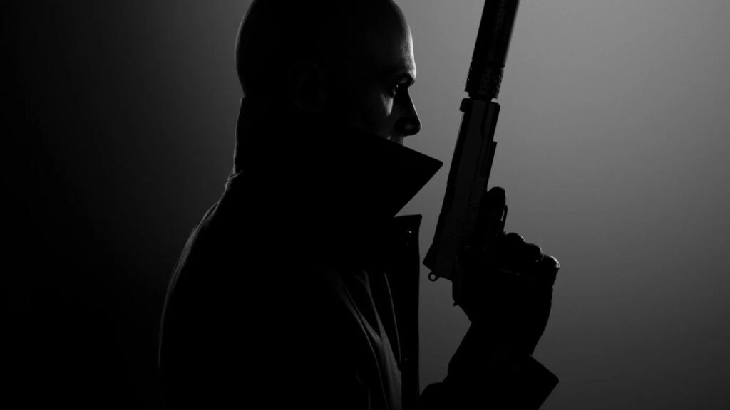 Hitman na szaro-czarnym tle