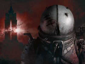 Postać w kosmicznym hełmie na tle wieży zegarowej w Cronos: The New Dawn