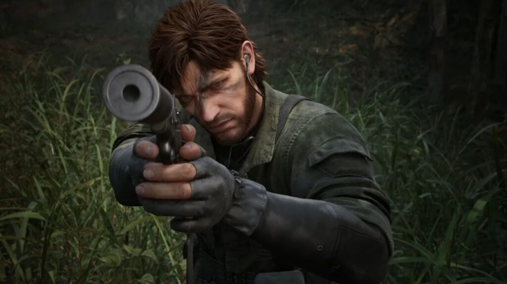 Główny bohater Metal Gear Solid Delta: Snake Eater celuje pistoletem w kamerę