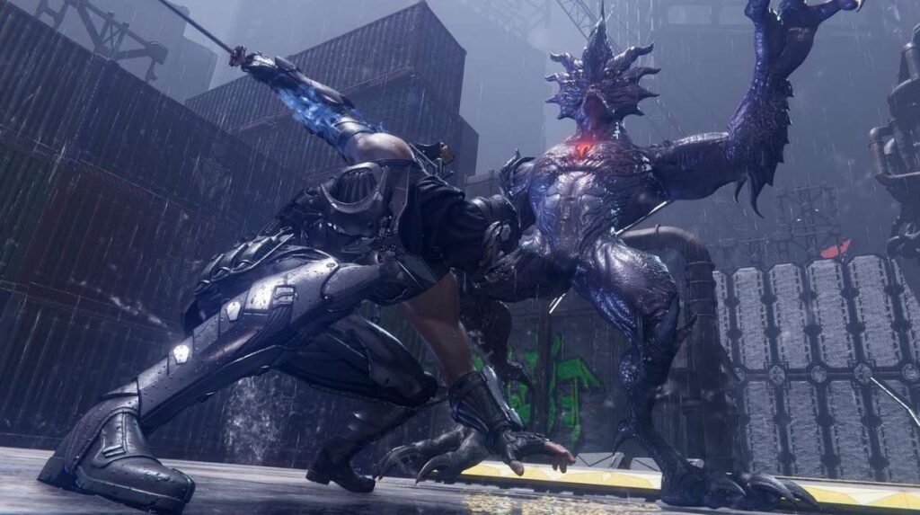 Główny bohater Ninja Gaiden 4 walczy mieczem z ogromnym potworem
